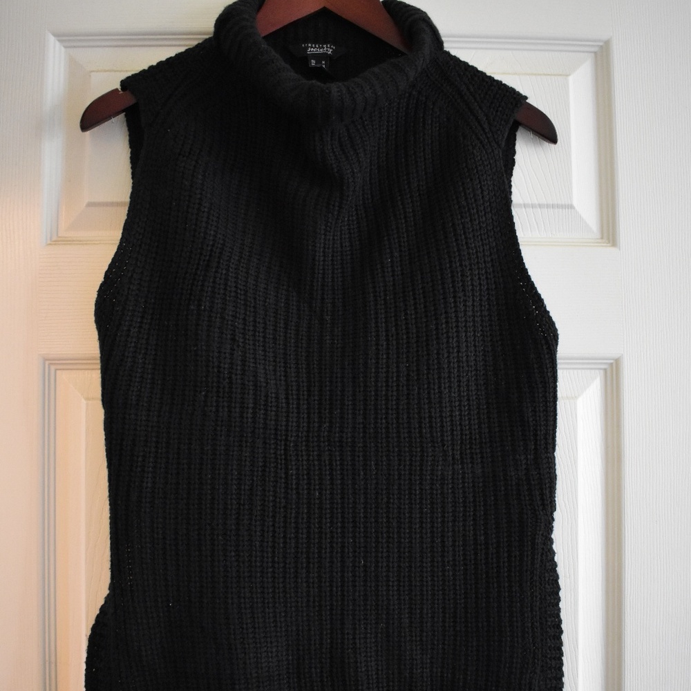 Women's Sleeveless Sweater - Mid length